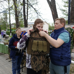 И бронежилет примерили, и солдатской каши отведали. В сквере Победы интерактивные площадки объединили поколения артемовцев